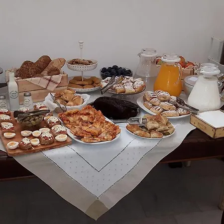 Fragias & Aparthotel 4*